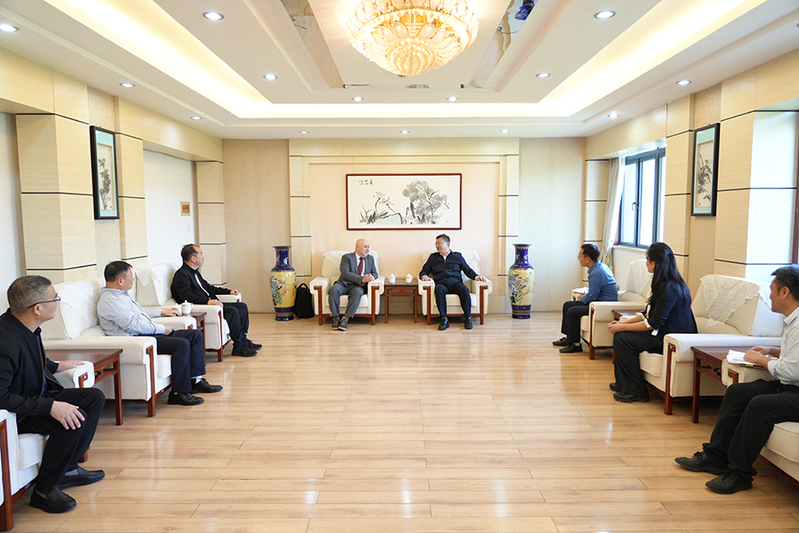 周旭会见塞尔维亚新帕扎尔国立大...